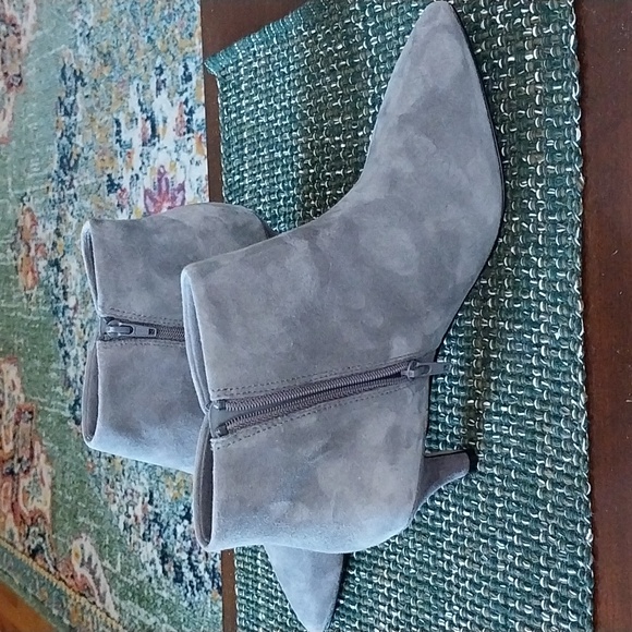 NWOT Clarks Collection Women's Gray Suede Ankle Boots size 9W - Picture 6 of 6